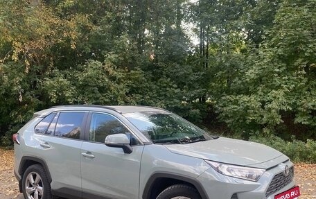 Toyota RAV4, 2019 год, 2 430 000 рублей, 3 фотография