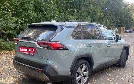 Toyota RAV4, 2019 год, 2 430 000 рублей, 4 фотография
