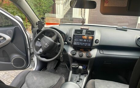Toyota RAV4, 2010 год, 1 300 000 рублей, 18 фотография