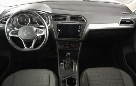 Volkswagen Tiguan II, 2021 год, 2 425 000 рублей, 9 фотография