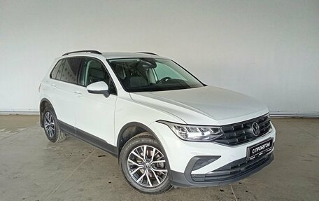 Volkswagen Tiguan II, 2021 год, 2 425 000 рублей, 3 фотография