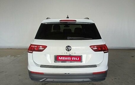 Volkswagen Tiguan II, 2021 год, 2 425 000 рублей, 5 фотография