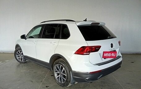 Volkswagen Tiguan II, 2021 год, 2 425 000 рублей, 4 фотография