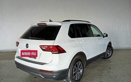 Volkswagen Tiguan II, 2021 год, 2 425 000 рублей, 6 фотография
