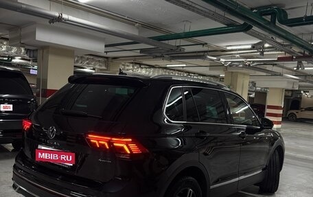 Volkswagen Tiguan II, 2021 год, 3 600 000 рублей, 2 фотография