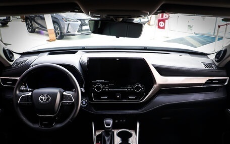 Toyota Highlander, 2025 год, 6 050 000 рублей, 9 фотография