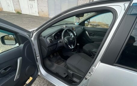Renault Logan II, 2018 год, 830 000 рублей, 5 фотография