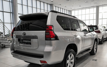 Toyota Land Cruiser Prado 150 рестайлинг 2, 2018 год, 4 020 000 рублей, 9 фотография