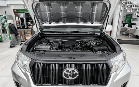 Toyota Land Cruiser Prado 150 рестайлинг 2, 2018 год, 4 020 000 рублей, 13 фотография