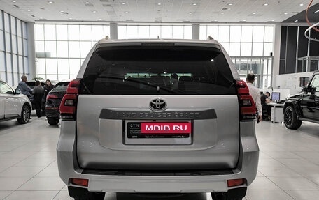Toyota Land Cruiser Prado 150 рестайлинг 2, 2018 год, 4 020 000 рублей, 10 фотография