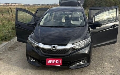 Honda Shuttle II, 2015 год, 1 350 000 рублей, 21 фотография