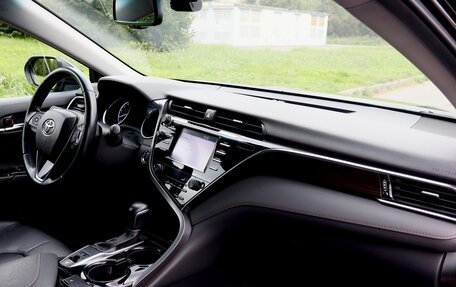 Toyota Camry, 2019 год, 2 650 000 рублей, 11 фотография