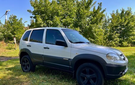 Chevrolet Niva I рестайлинг, 2017 год, 730 000 рублей, 3 фотография
