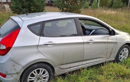 Hyundai Solaris II рестайлинг, 2011 год, 620 000 рублей, 2 фотография