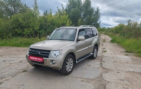Mitsubishi Pajero IV, 2010 год, 1 350 000 рублей, 2 фотография