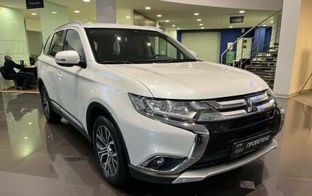 Mitsubishi Outlander III рестайлинг 3, 2015 год, 2 100 000 рублей, 7 фотография
