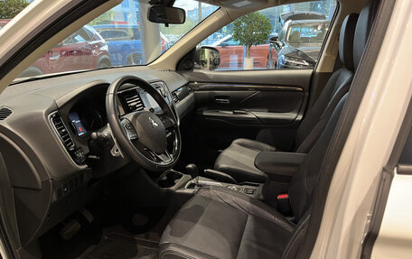 Mitsubishi Outlander III рестайлинг 3, 2015 год, 2 100 000 рублей, 20 фотография