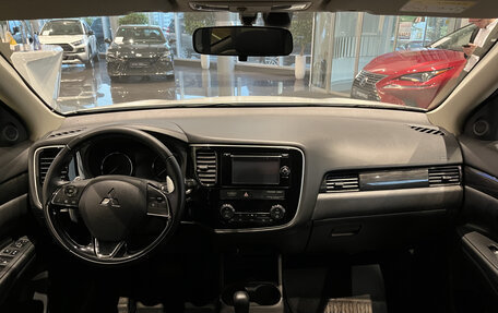 Mitsubishi Outlander III рестайлинг 3, 2015 год, 2 100 000 рублей, 18 фотография
