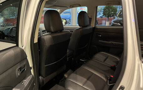 Mitsubishi Outlander III рестайлинг 3, 2015 год, 2 100 000 рублей, 16 фотография