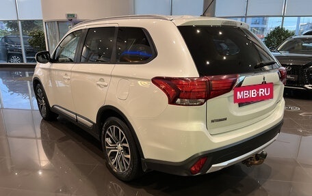 Mitsubishi Outlander III рестайлинг 3, 2015 год, 2 100 000 рублей, 11 фотография