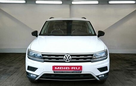 Volkswagen Tiguan II, 2020 год, 2 009 000 рублей, 2 фотография