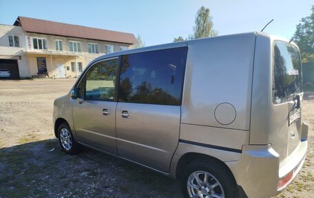 Honda Mobilio Spike I рестайлинг, 2003 год, 680 000 рублей, 10 фотография