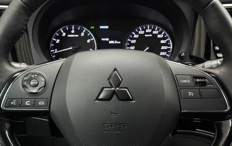 Mitsubishi Outlander III рестайлинг 3, 2018 год, 2 029 000 рублей, 9 фотография