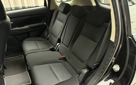 Mitsubishi Outlander III рестайлинг 3, 2018 год, 2 029 000 рублей, 11 фотография