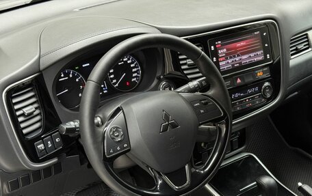 Mitsubishi Outlander III рестайлинг 3, 2018 год, 2 029 000 рублей, 8 фотография