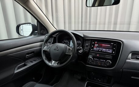 Mitsubishi Outlander III рестайлинг 3, 2018 год, 2 029 000 рублей, 7 фотография