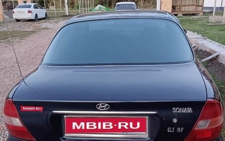 Hyundai Sonata III рестайлинг, 1996 год, 135 000 рублей, 1 фотография