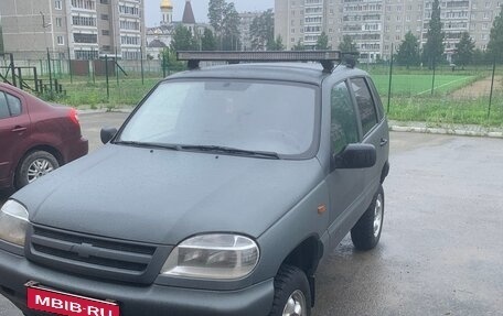 Chevrolet Niva I рестайлинг, 2004 год, 300 000 рублей, 1 фотография