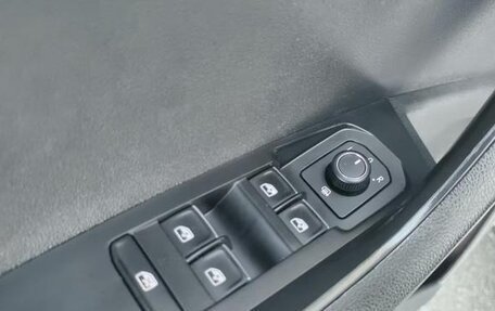 Skoda Karoq I, 2021 год, 1 800 000 рублей, 11 фотография