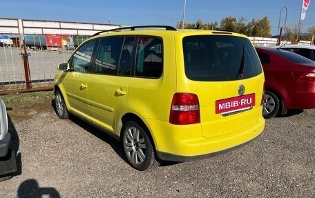 Volkswagen Touran III, 2005 год, 515 000 рублей, 2 фотография