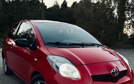 Toyota Yaris III рестайлинг, 2010 год, 685 000 рублей, 2 фотография