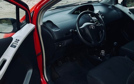 Toyota Yaris III рестайлинг, 2010 год, 685 000 рублей, 6 фотография