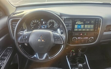 Mitsubishi Outlander III рестайлинг 3, 2022 год, 3 000 000 рублей, 8 фотография