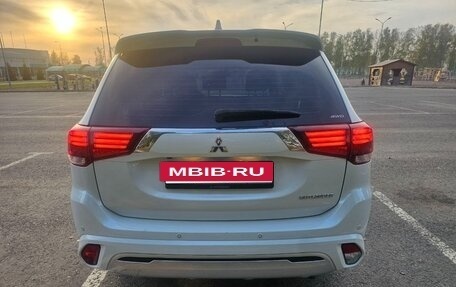 Mitsubishi Outlander III рестайлинг 3, 2022 год, 3 000 000 рублей, 6 фотография