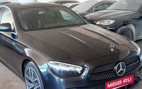 Mercedes-Benz E-Класс, 2021 год, 3 000 000 рублей, 2 фотография