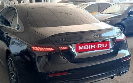 Mercedes-Benz E-Класс, 2021 год, 3 000 000 рублей, 4 фотография