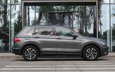 Volkswagen Tiguan II, 2020 год, 2 600 000 рублей, 4 фотография