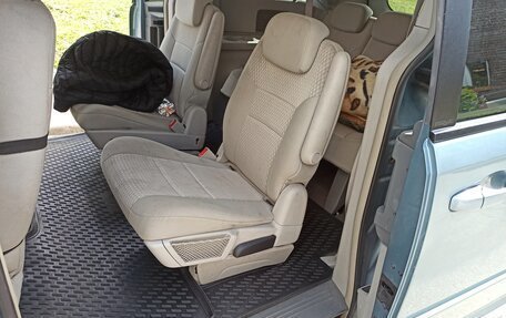 Chrysler Town & Country V рестайлинг, 2007 год, 1 200 000 рублей, 1 фотография