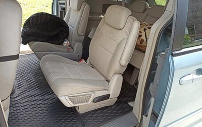 Chrysler Town & Country V рестайлинг, 2007 год, 1 200 000 рублей, 1 фотография