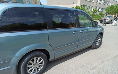 Chrysler Town & Country V рестайлинг, 2007 год, 1 200 000 рублей, 5 фотография