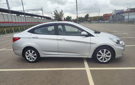Hyundai Solaris II рестайлинг, 2011 год, 1 000 000 рублей, 5 фотография