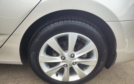 Hyundai Solaris II рестайлинг, 2011 год, 1 000 000 рублей, 12 фотография