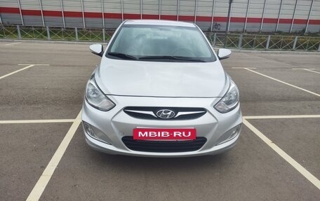 Hyundai Solaris II рестайлинг, 2011 год, 1 000 000 рублей, 2 фотография