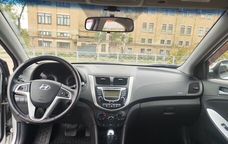 Hyundai Solaris II рестайлинг, 2011 год, 1 000 000 рублей, 19 фотография