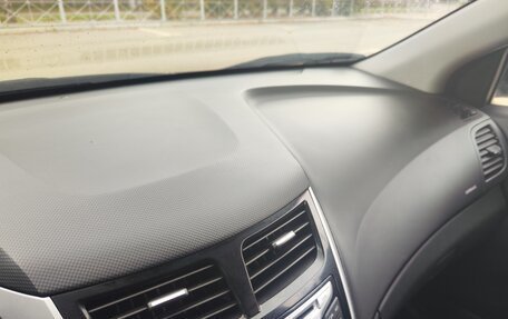 Hyundai Solaris II рестайлинг, 2011 год, 1 000 000 рублей, 25 фотография