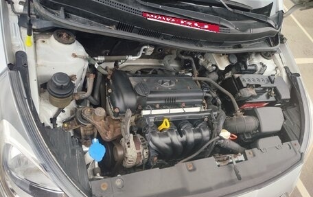 Hyundai Solaris II рестайлинг, 2011 год, 1 000 000 рублей, 30 фотография